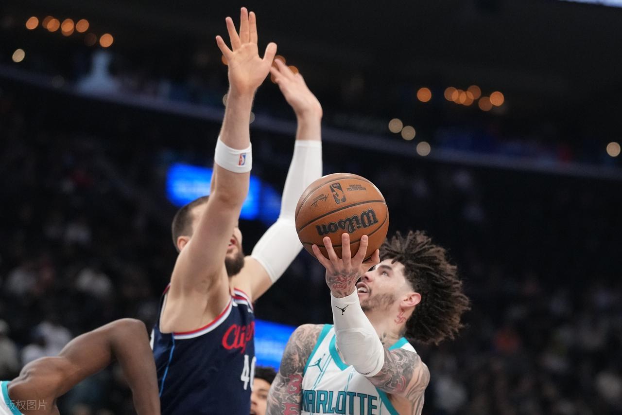 超越奥尼尔！哈登得分历史第9！出来见上帝！小卡35+5+3打爆黄蜂